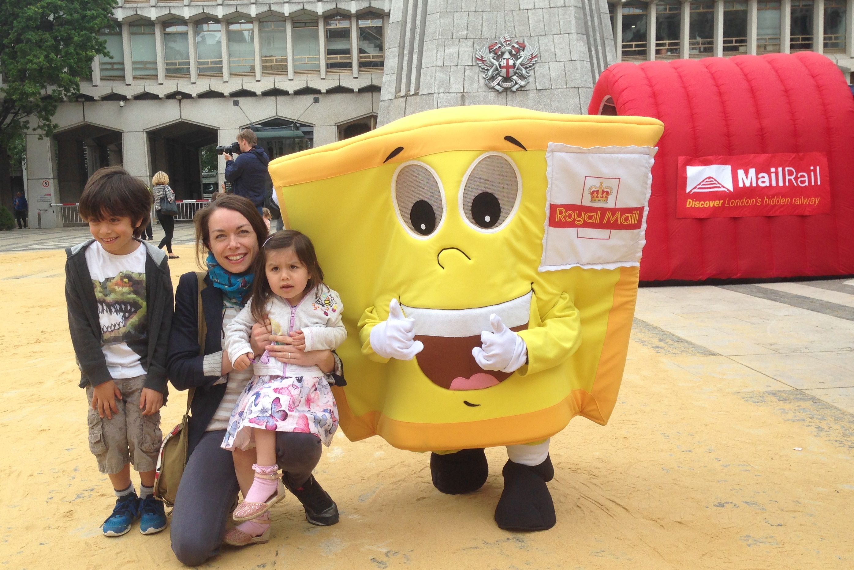 A family meets mascot Lenny the Letter 