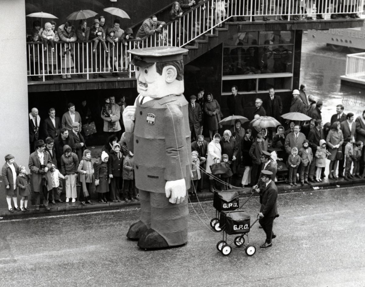 Giant postman, Lord Mayor's Show, 14 Nov 1970