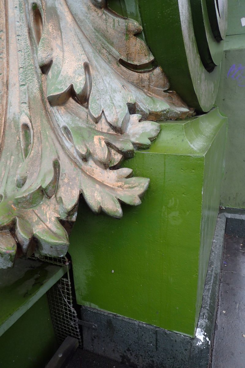 Hammersmith Bridge, detail. Painted mid Bronze-Green, ornamentation also has a modern interpretation of Bronzing.