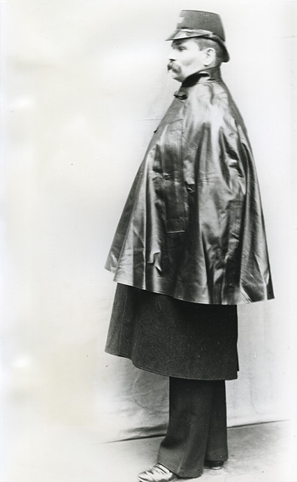 Winter uniform. London postman of 1904 (POST 118/2062)