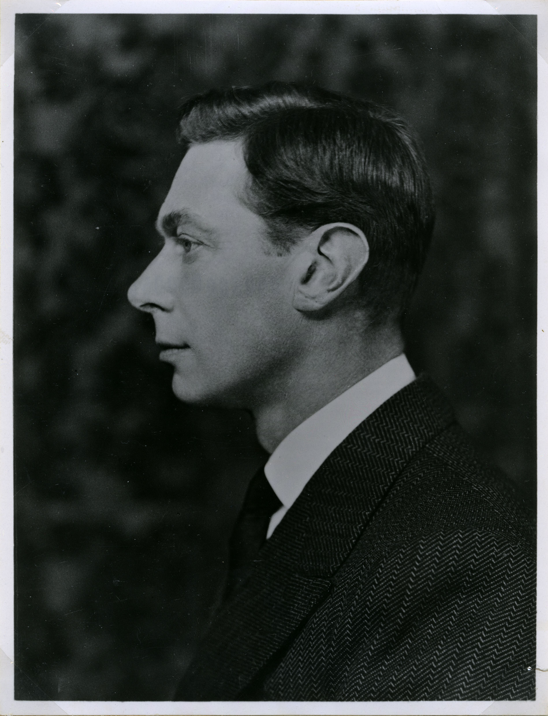 Black and white profile photograph of King George V facing the left. 