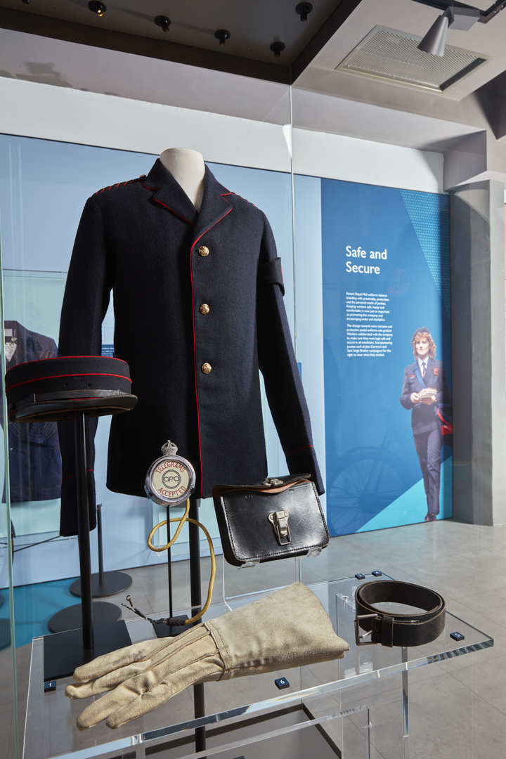 Telegram messenger uniform, including jacket, cup, gloves, belt and pouch.